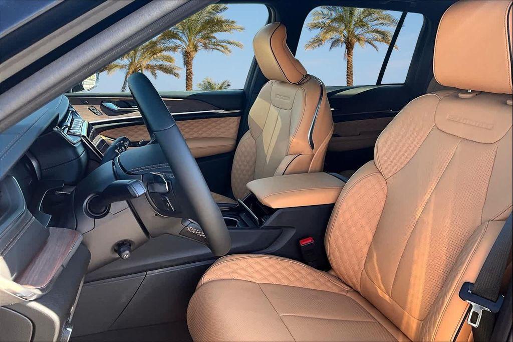 new 2025 Jeep Grand Cherokee car, priced at $59,829