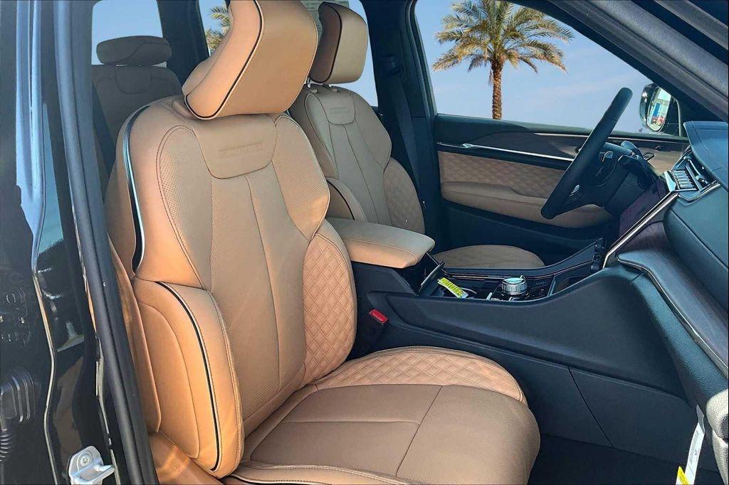 new 2025 Jeep Grand Cherokee car, priced at $59,829
