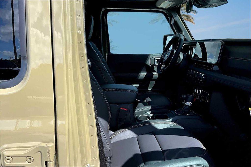 new 2025 Jeep Gladiator car, priced at $45,584