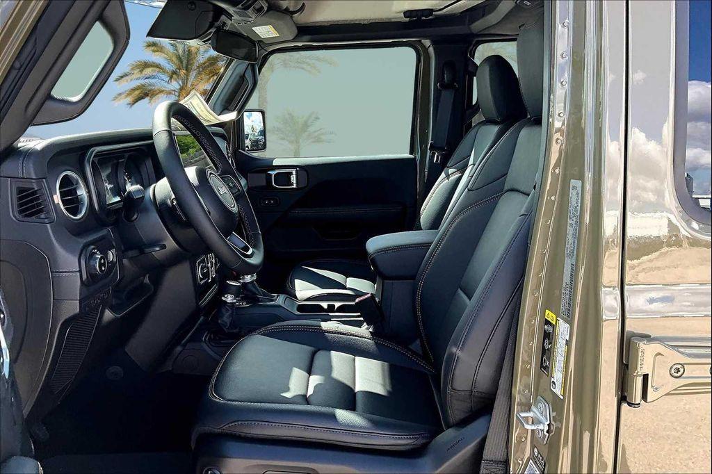 new 2025 Jeep Gladiator car, priced at $45,584