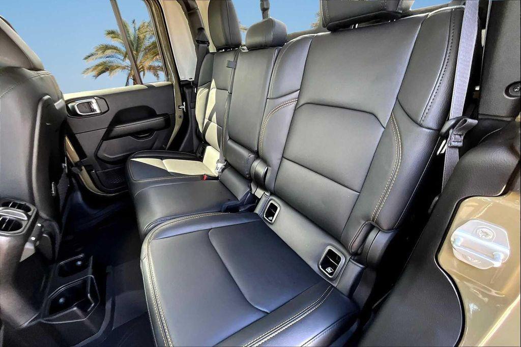 new 2025 Jeep Gladiator car, priced at $45,584