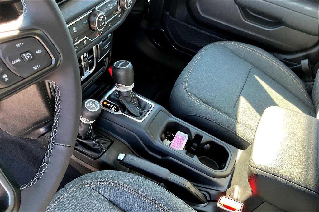 new 2025 Jeep Gladiator car, priced at $43,026