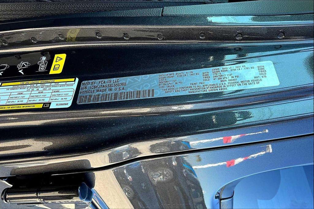 new 2025 Jeep Gladiator car, priced at $43,026