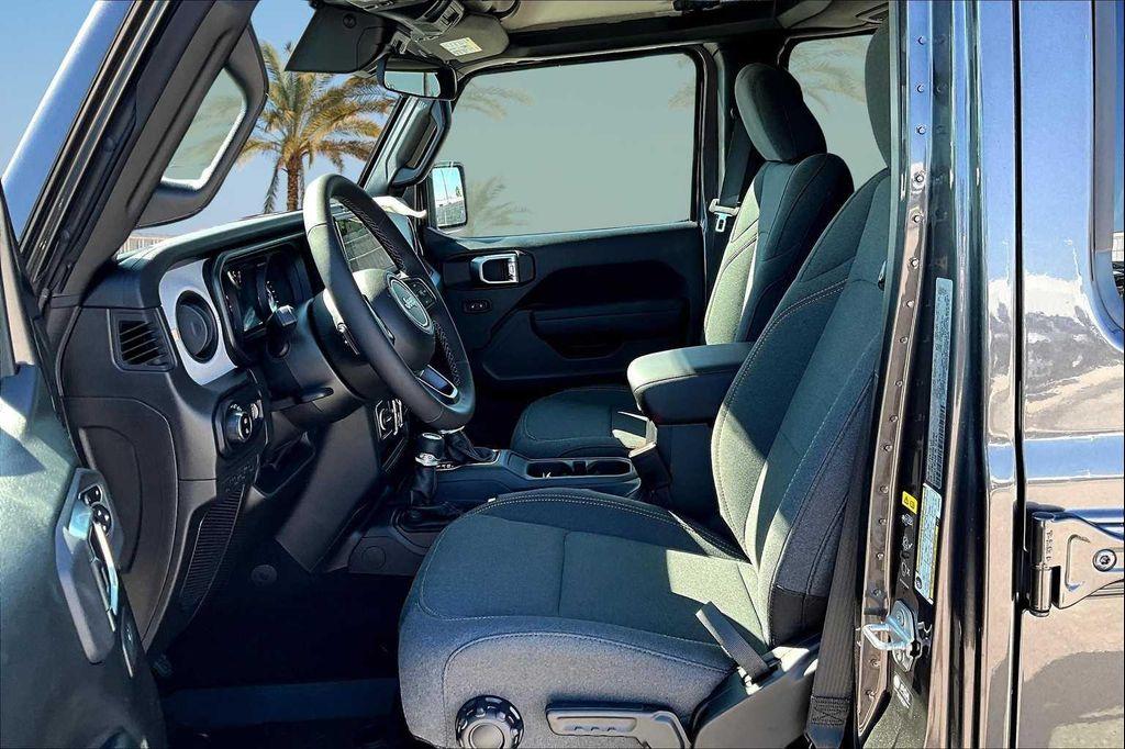 new 2025 Jeep Gladiator car, priced at $43,026