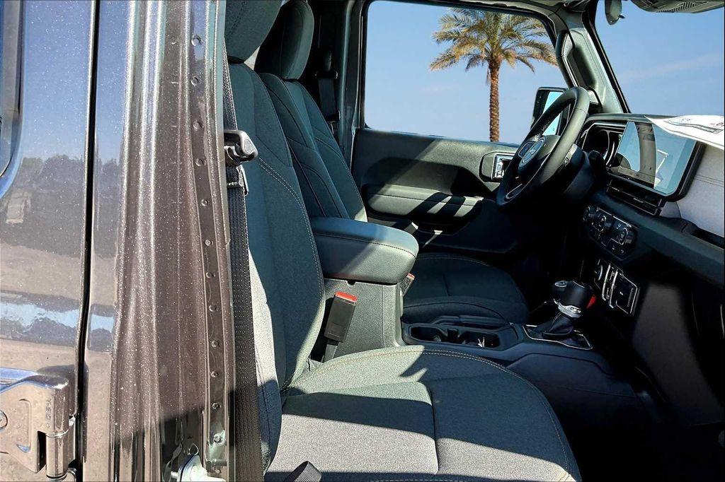 new 2025 Jeep Gladiator car, priced at $43,026