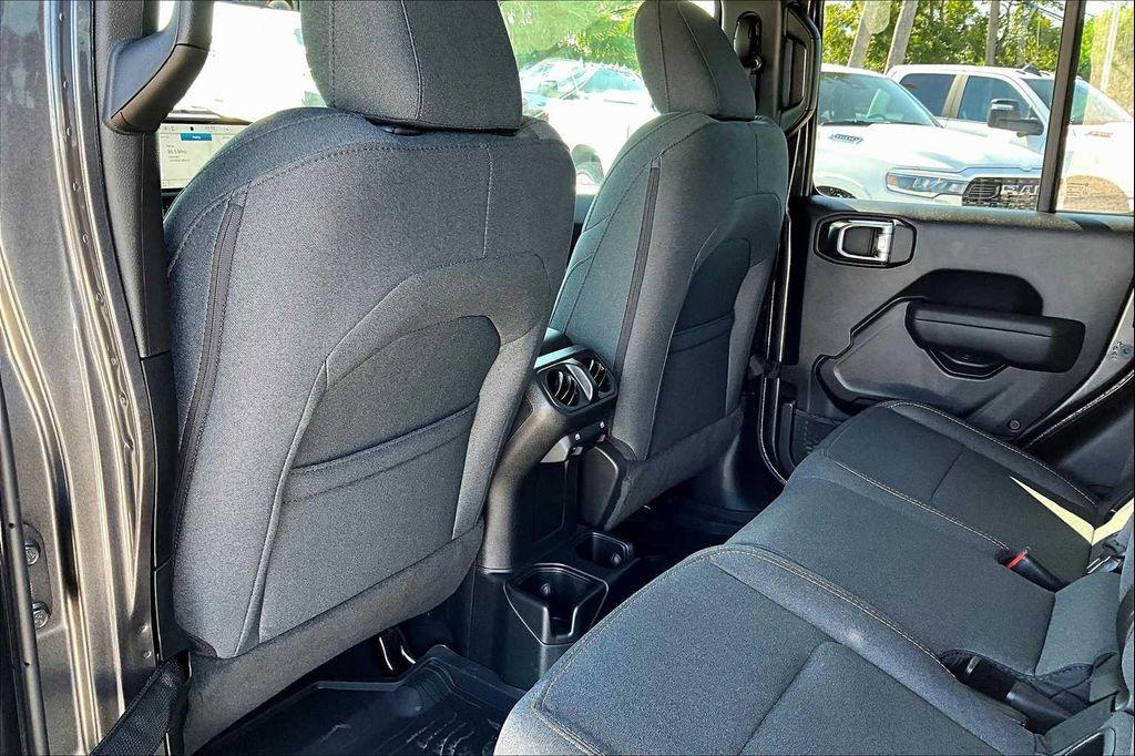 new 2025 Jeep Gladiator car, priced at $43,026