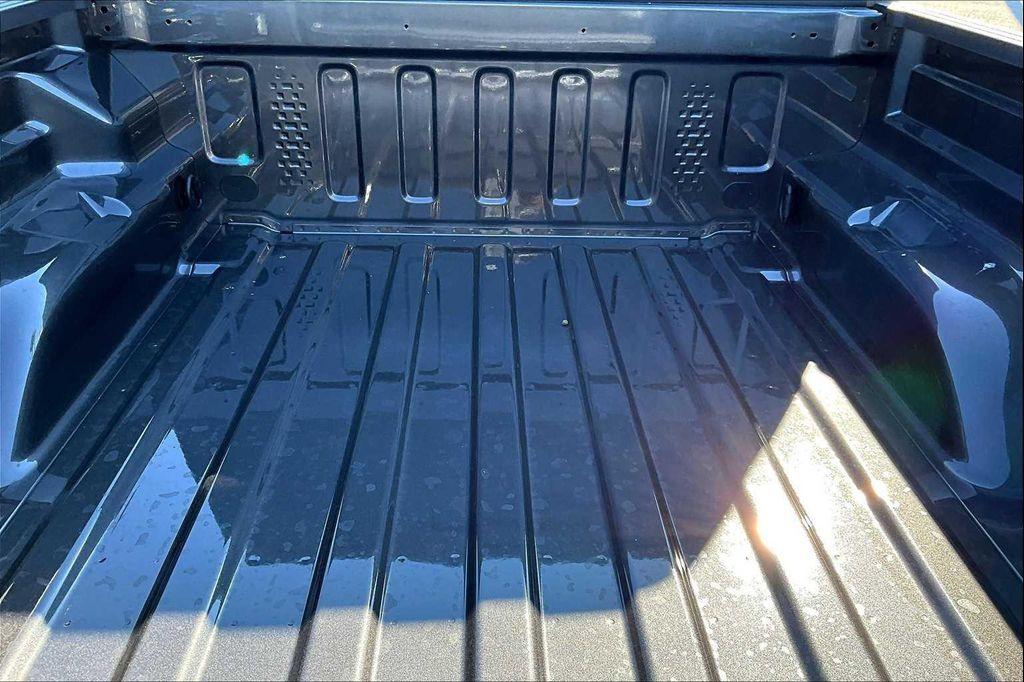 new 2025 Jeep Gladiator car, priced at $43,026