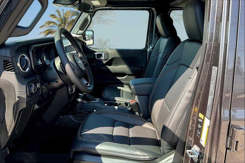 new 2025 Jeep Gladiator car, priced at $45,584