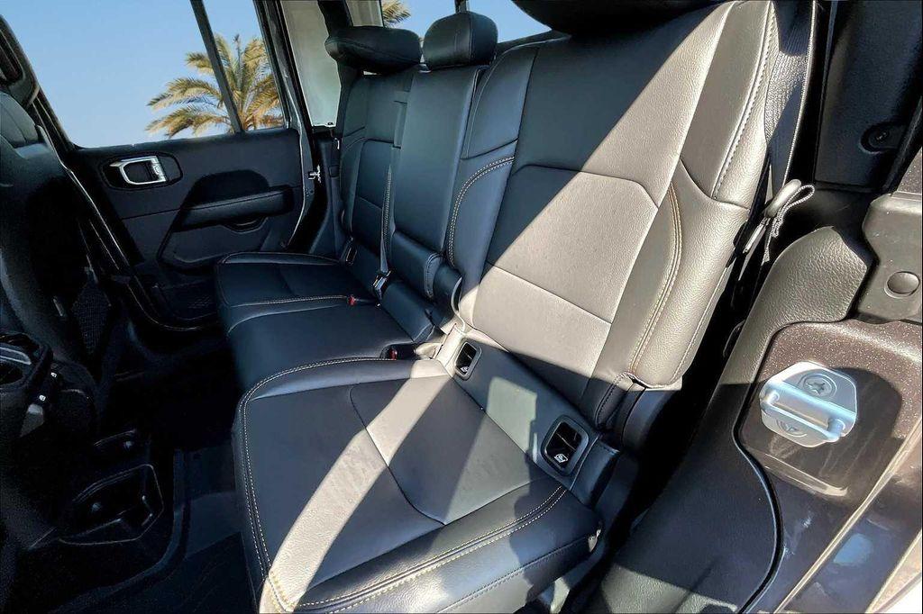 new 2025 Jeep Gladiator car, priced at $45,584