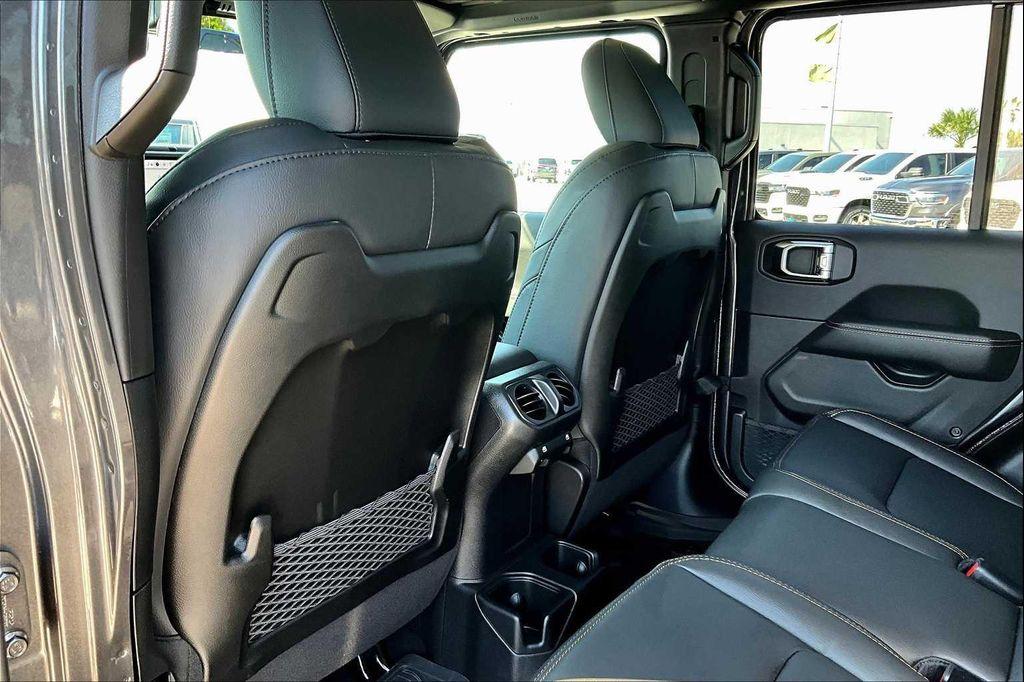 new 2025 Jeep Gladiator car, priced at $45,584