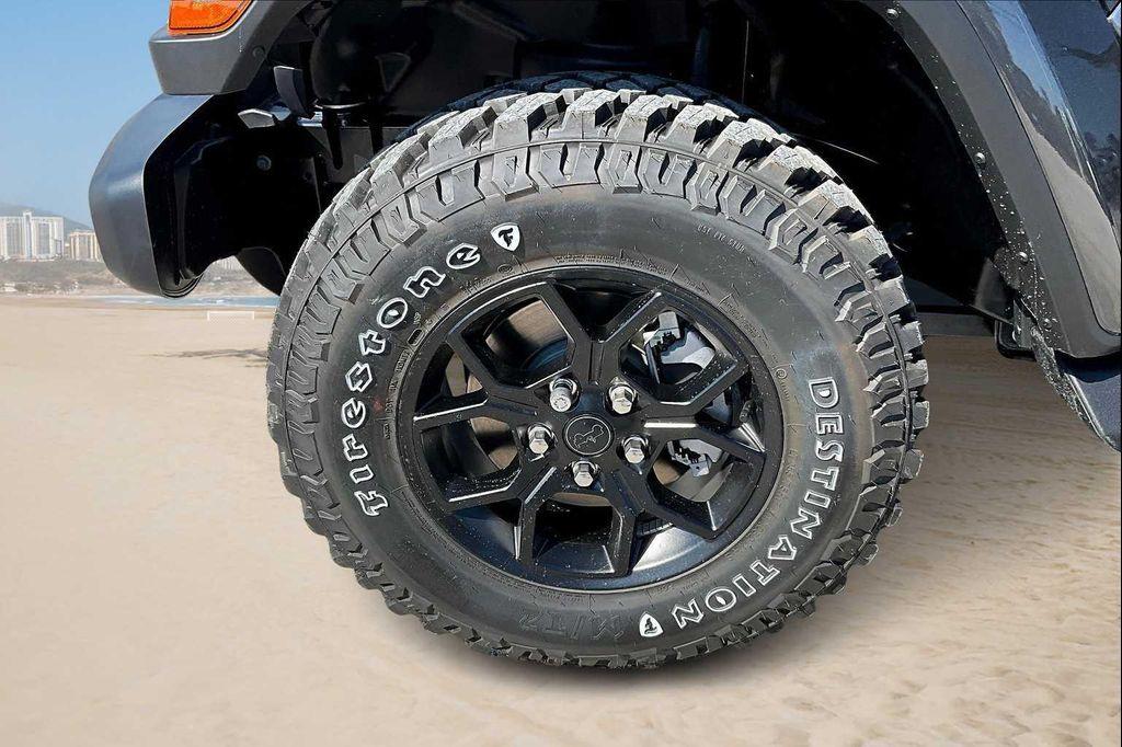 new 2025 Jeep Gladiator car, priced at $45,584