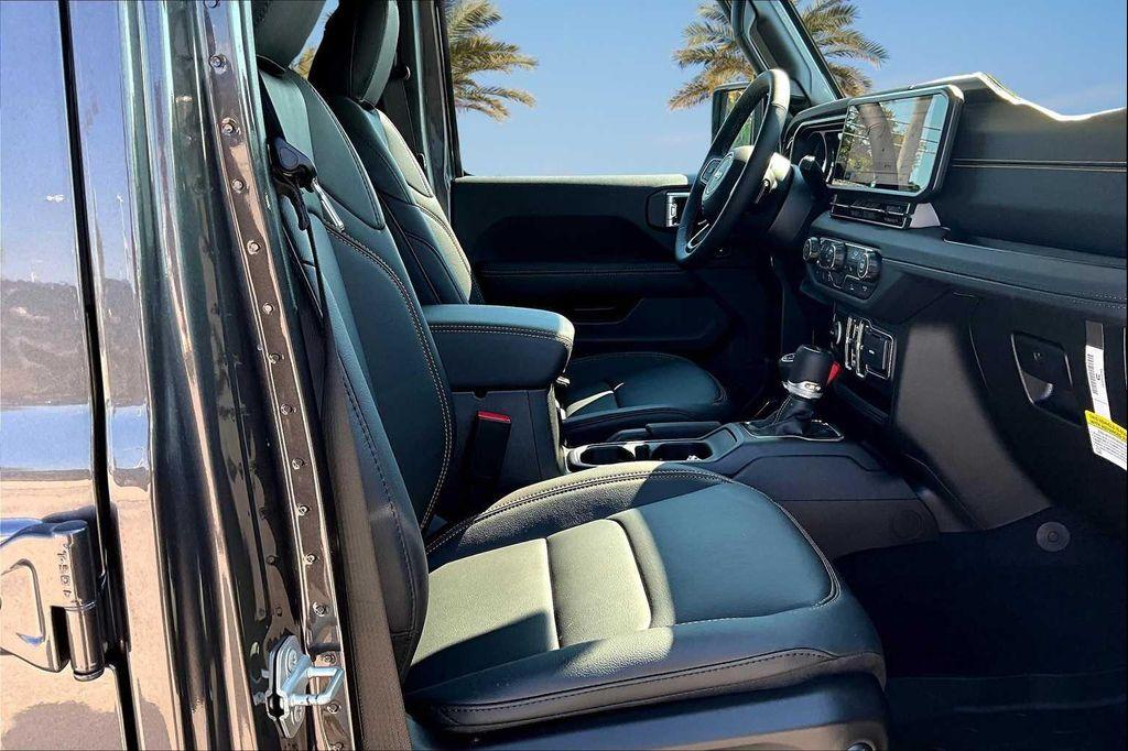 new 2025 Jeep Gladiator car, priced at $45,584