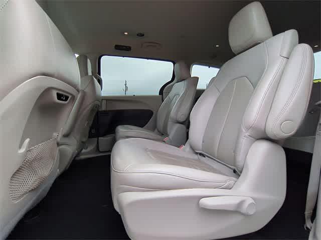 used 2021 Chrysler Pacifica Hybrid car, priced at $22,992