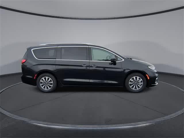 used 2021 Chrysler Pacifica Hybrid car, priced at $22,992