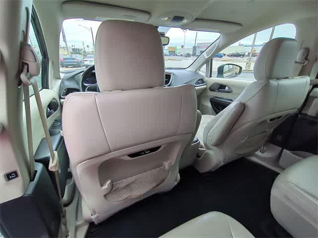 used 2021 Chrysler Pacifica Hybrid car, priced at $22,992
