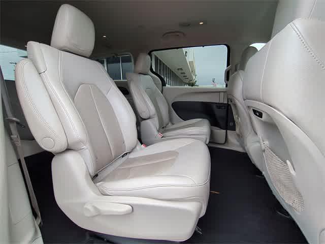 used 2021 Chrysler Pacifica Hybrid car, priced at $22,992