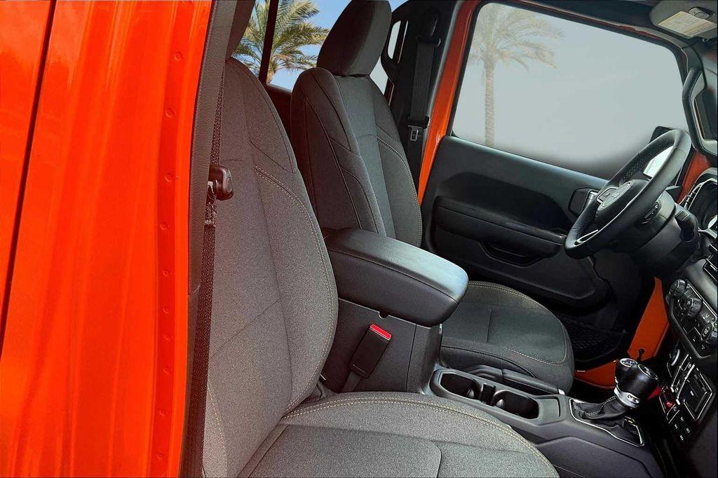 new 2025 Jeep Wrangler car, priced at $47,816