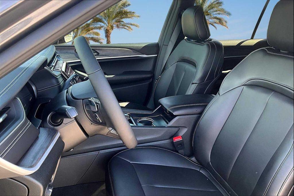 new 2025 Jeep Grand Cherokee L car, priced at $45,625