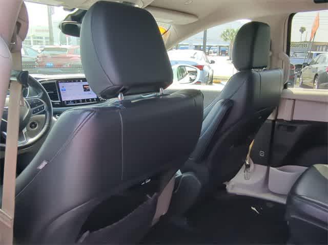 used 2021 Chrysler Pacifica Hybrid car, priced at $18,995