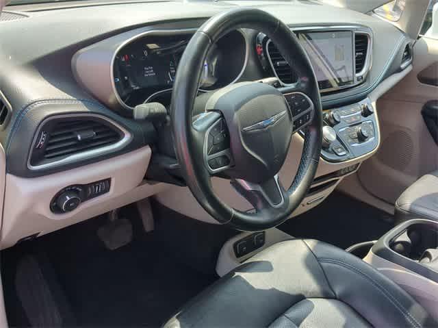 used 2021 Chrysler Pacifica Hybrid car, priced at $18,995