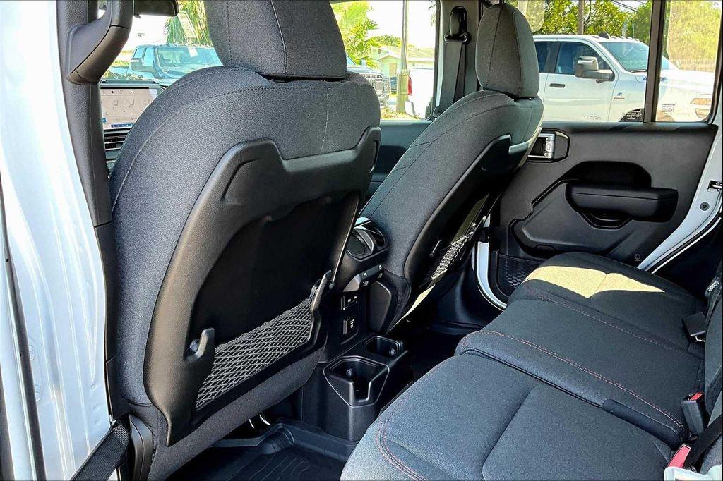 new 2025 Jeep Wrangler car, priced at $53,386