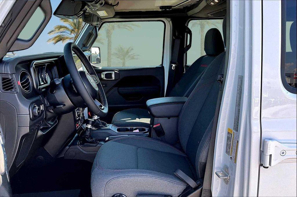 new 2025 Jeep Wrangler car, priced at $53,386