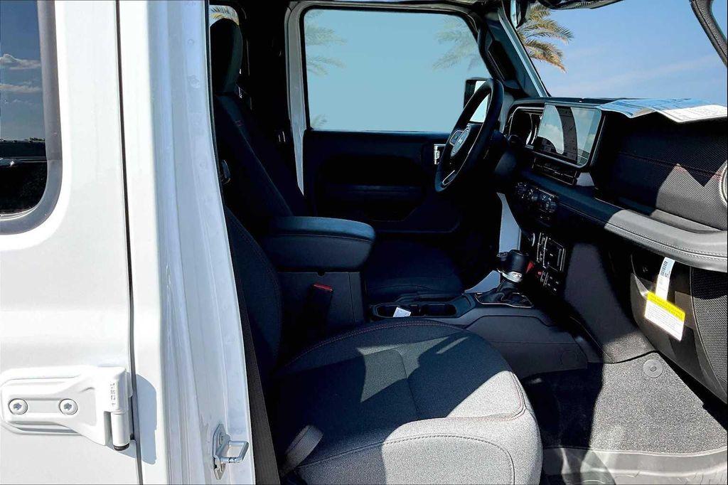 new 2025 Jeep Wrangler car, priced at $53,386