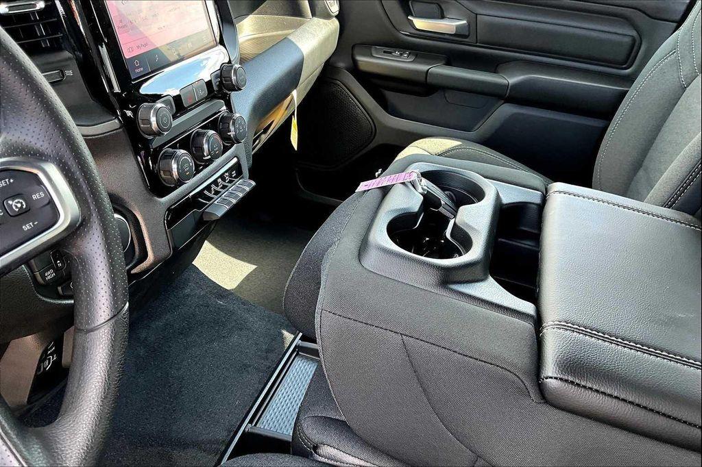 new 2025 Ram 1500 car, priced at $42,962