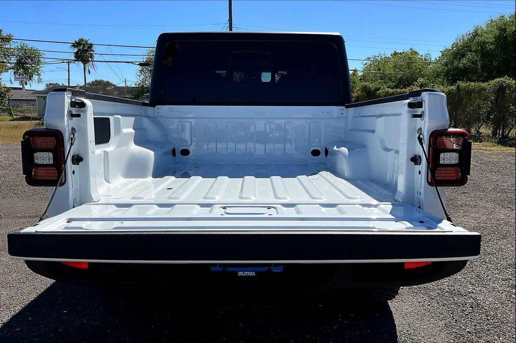 new 2025 Jeep Gladiator car, priced at $44,207