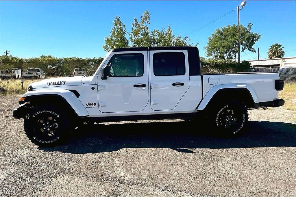 new 2025 Jeep Gladiator car, priced at $44,207