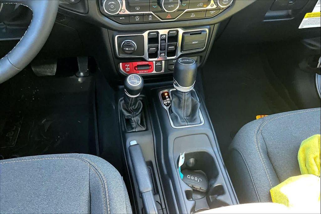 new 2025 Jeep Gladiator car, priced at $44,207