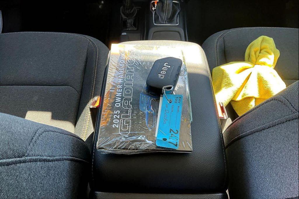 new 2025 Jeep Gladiator car, priced at $44,207