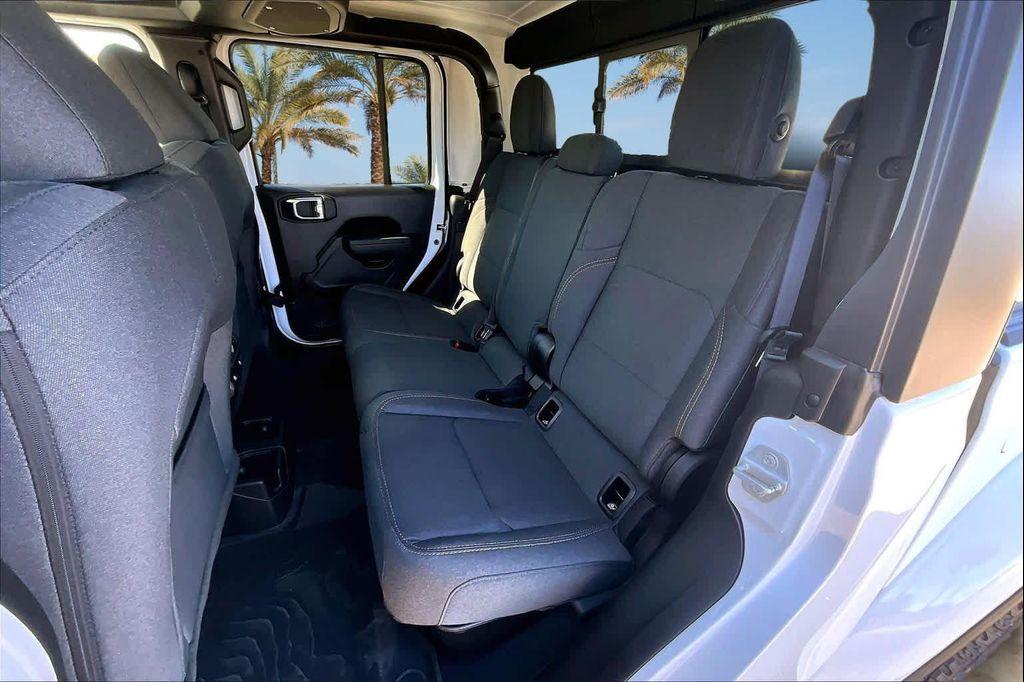 new 2025 Jeep Gladiator car, priced at $44,207