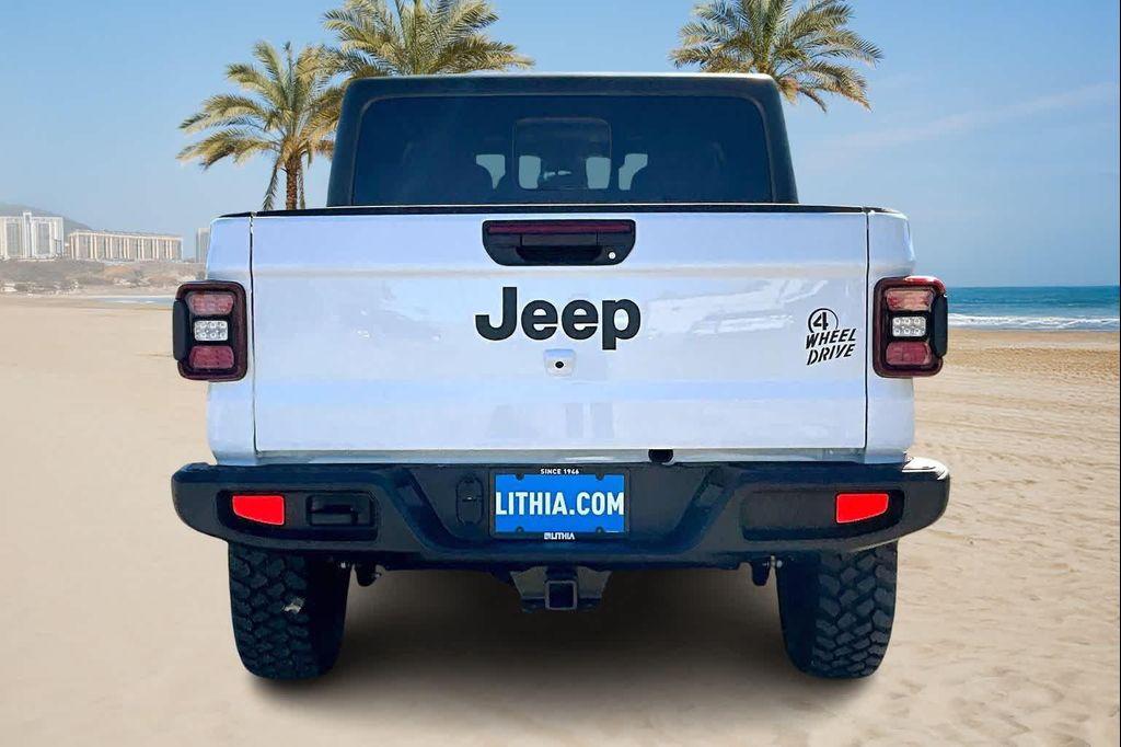 new 2025 Jeep Gladiator car, priced at $44,207