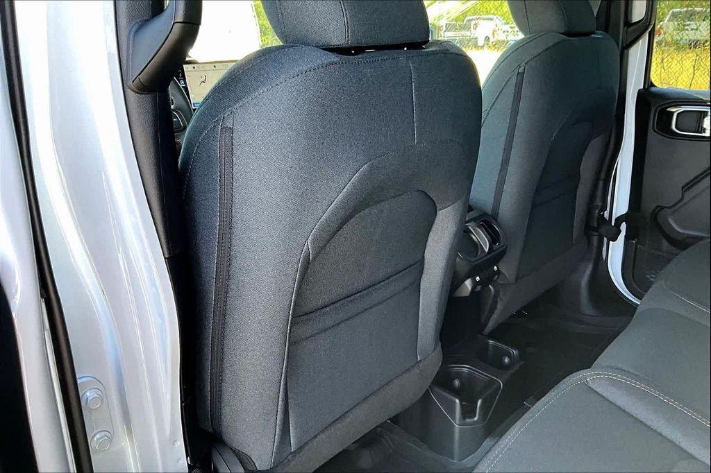 new 2025 Jeep Gladiator car, priced at $44,207