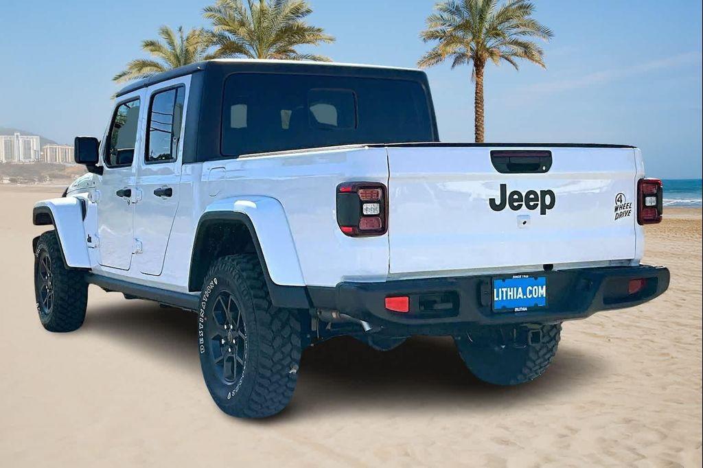 new 2025 Jeep Gladiator car, priced at $44,207