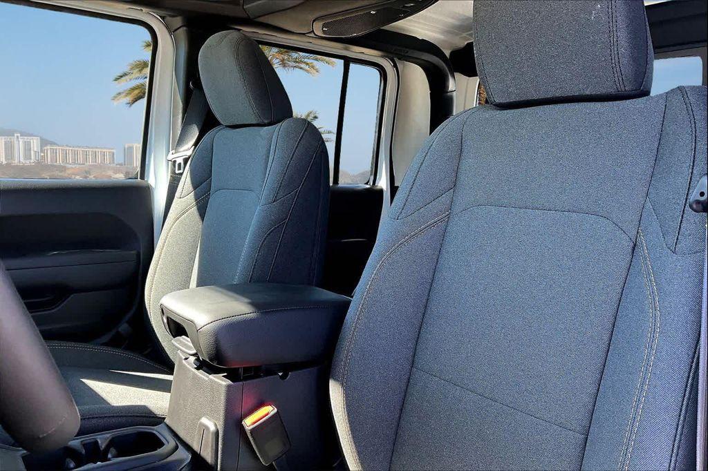 new 2025 Jeep Gladiator car, priced at $44,207