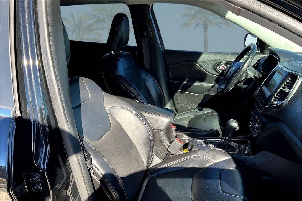 used 2019 Jeep Cherokee car, priced at $13,231