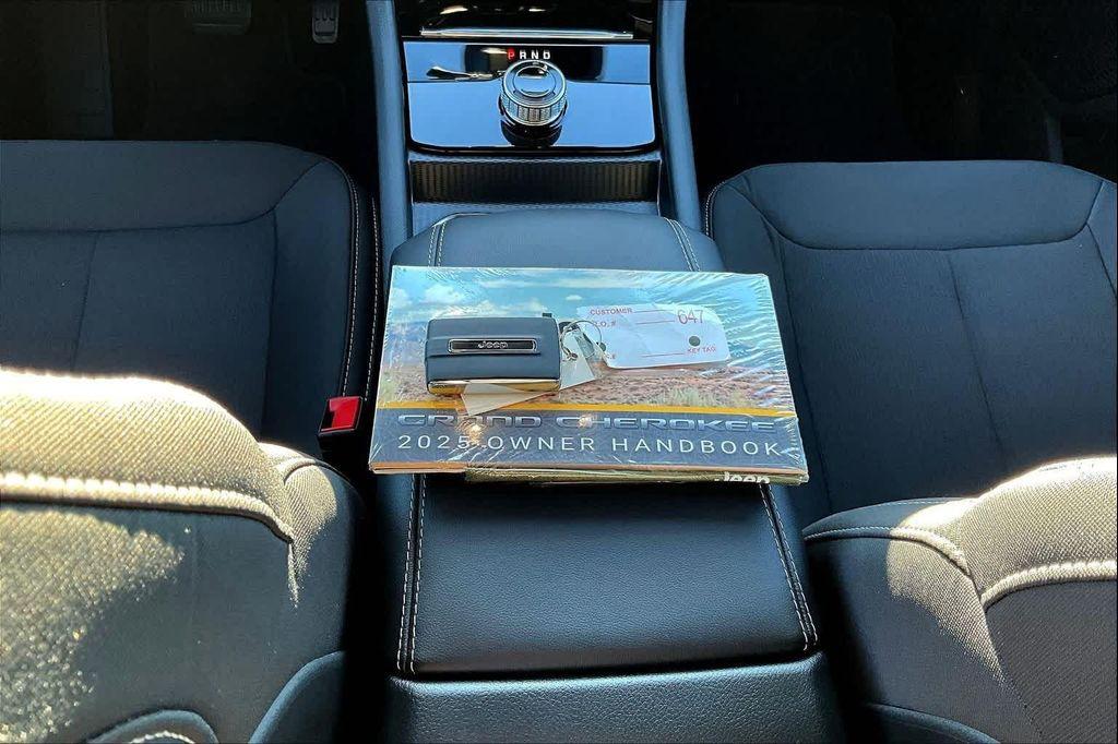 new 2025 Jeep Grand Cherokee car, priced at $35,992