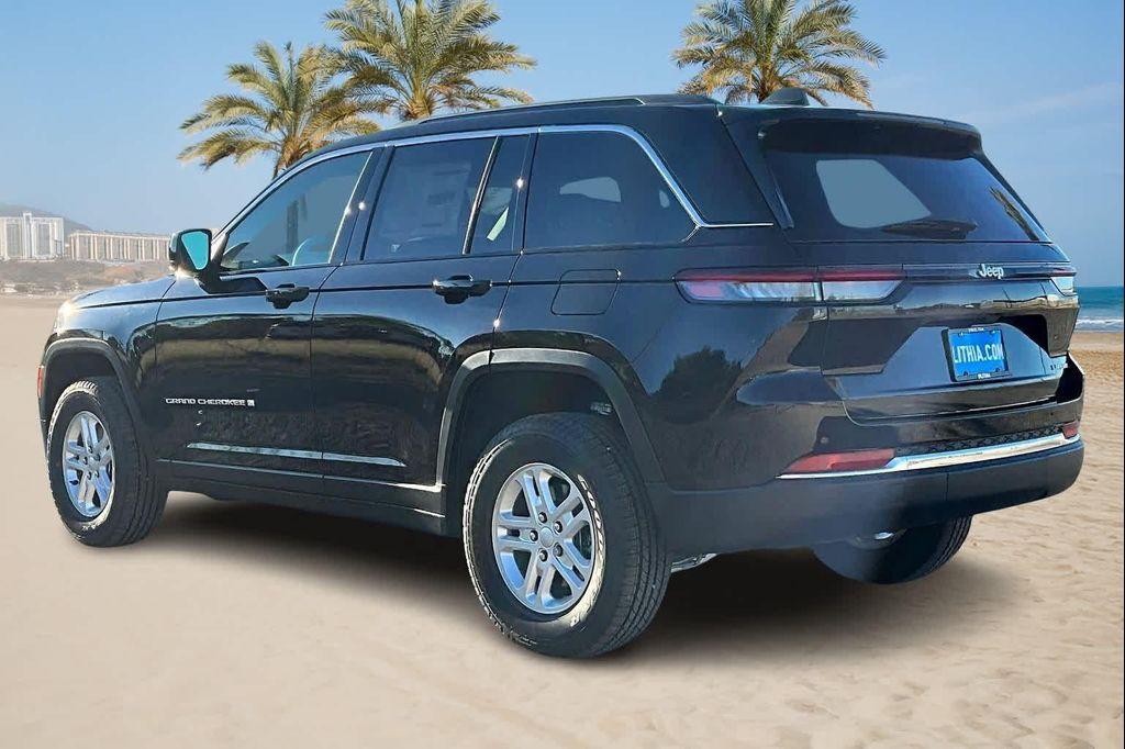 new 2025 Jeep Grand Cherokee car, priced at $35,992