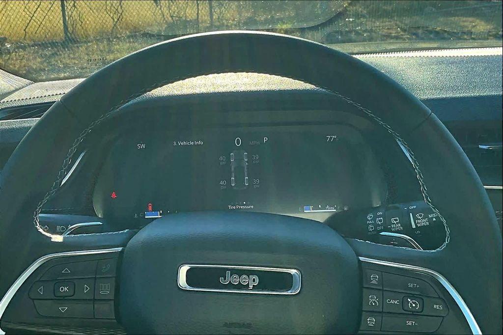 new 2025 Jeep Grand Cherokee car, priced at $35,992