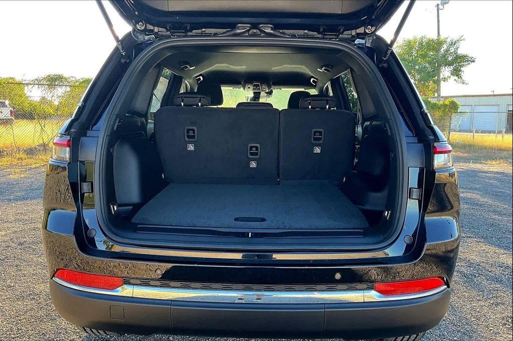 new 2025 Jeep Grand Cherokee car, priced at $35,992