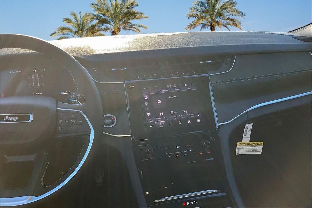 new 2025 Jeep Grand Cherokee car, priced at $35,992