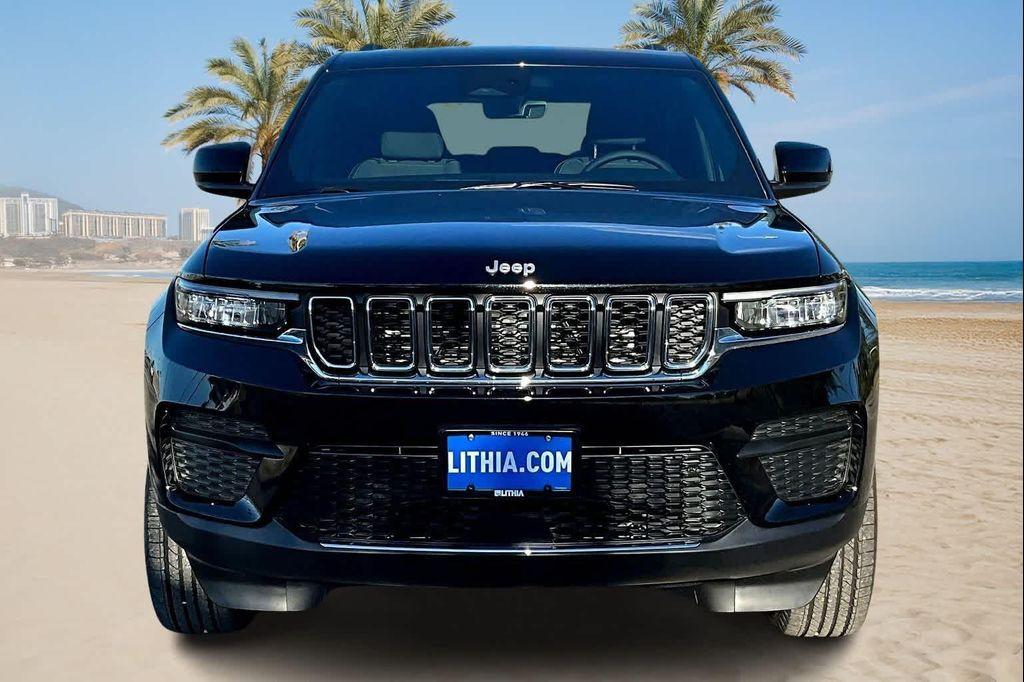 new 2025 Jeep Grand Cherokee car, priced at $35,992