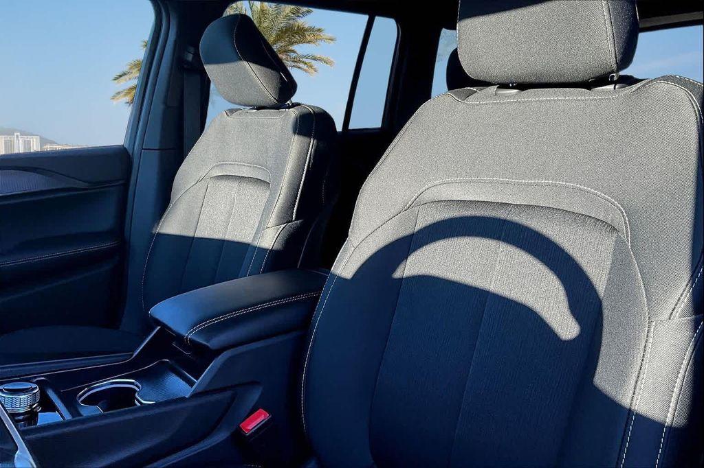 new 2025 Jeep Grand Cherokee car, priced at $35,992