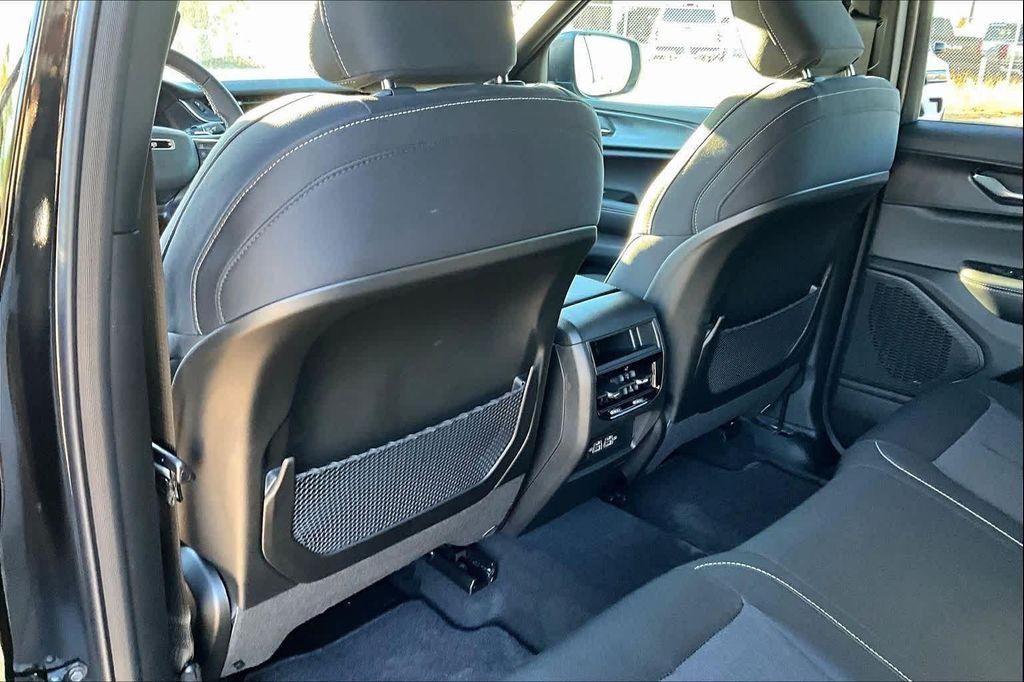 new 2025 Jeep Grand Cherokee car, priced at $35,992