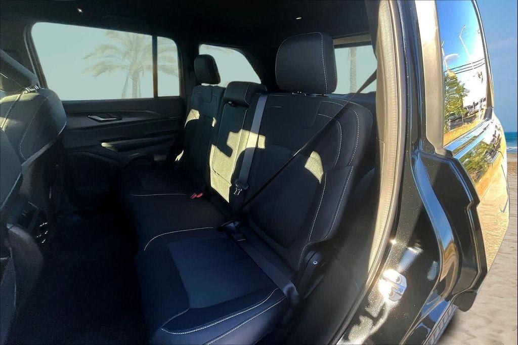 new 2025 Jeep Grand Cherokee car, priced at $35,992