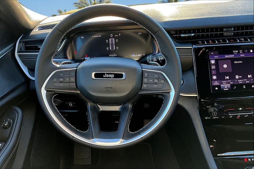 new 2025 Jeep Grand Cherokee car, priced at $35,992