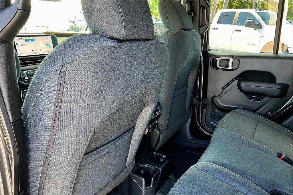new 2025 Jeep Gladiator car, priced at $45,541