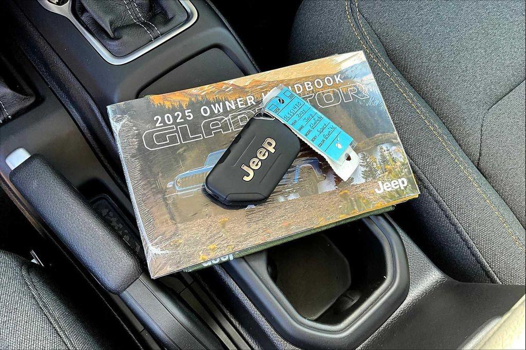 new 2025 Jeep Gladiator car, priced at $45,541